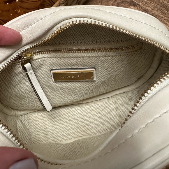 Tory Burch Kira Chevron Camera Bag, Cream - Picture 9 of 12